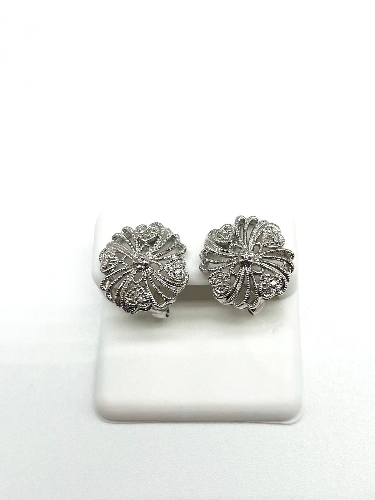 .20 Point Round Brilliant Diamond Earring