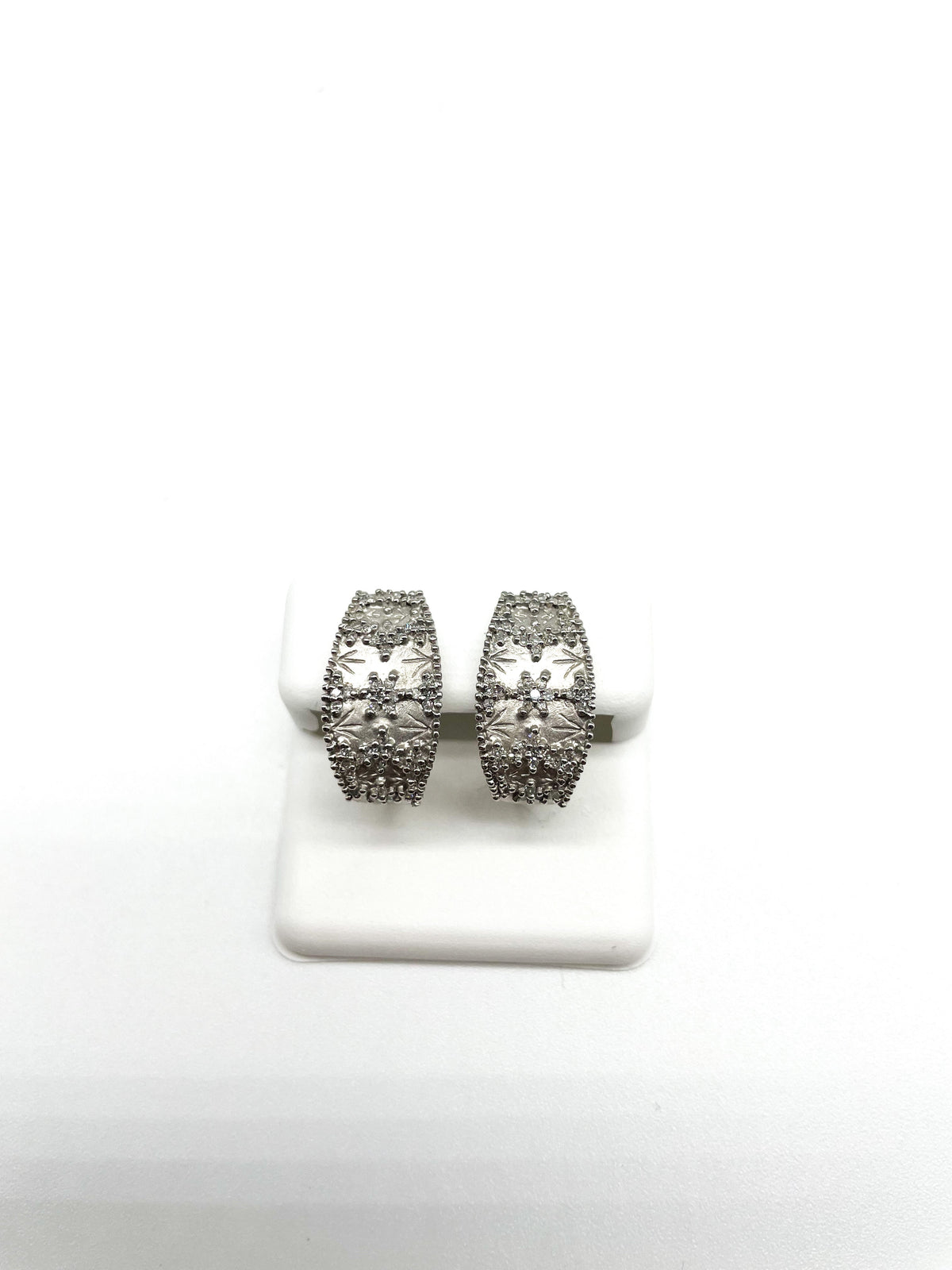 .15 Point Round Brilliant Diamond Earring