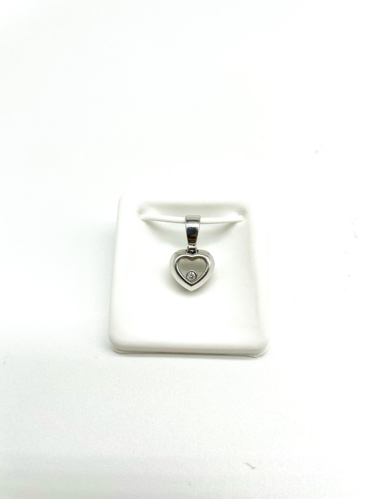 Round Brilliant Cut Heart Shaped Diamond Pendant