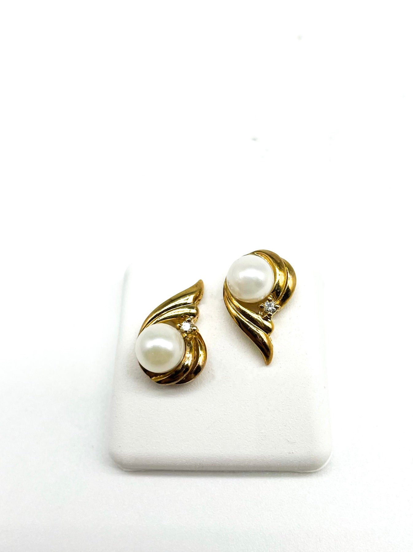 Pearl and Round Brilliant Earrings